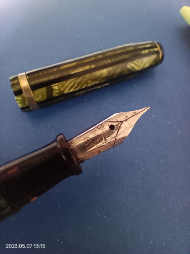 Il pennino, beninteso, è di acciaio, ma alla prova ha mostrato una sorprendente scorrevolezza e ha incantato tutti in famiglia