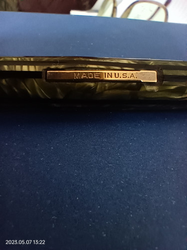 La lucidatura ha dato buoni risultati. la celluloide ha qualche bozza ma è esteticamente ininfluente.