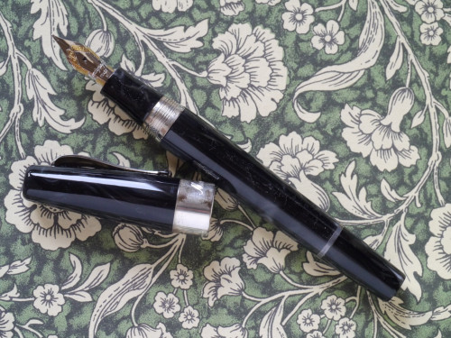 P1160721-3 Montegrappa Classica Nera.jpg