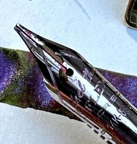 IMG_20230917_090201.jpg (264.13 KiB) Visto 1585 volte Presa da Instagram. Un pennino flessile in oro non può ridursi così, a maggior ragione voi prezzi di Scrivo.