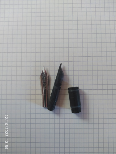 IMG_20231022_135959.jpg (1.24 MiB) Visto 2238 volte gruppo scrivente con pennino Bock rimarchiato MoonMan