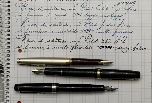 IMG_2572.jpeg (1.97 MiB) Visto 1963 volte Ho tenuto la mano leggera per dimostrare che si può ottenere un monolinea (o quasi) anche con un pennino che ha potenzialità mostruose come l’FA. <br />Anche l’inchiostro fa la sua parte: i due blu allargano il tratto (anche a me non piace troppo fine), mentre il nero X-Feather sfina di una taglia il tratto dei pennini (FA sulle 742e 912 parte FM