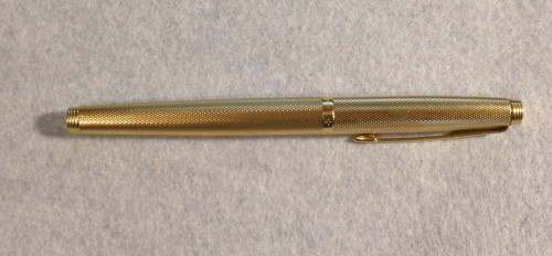 IMG_20250105_153959_0.jpg (1.29 MiB) Visto 8859 volte Parker 75 Goldplated 14k F, Made in France, collezione Place Vendôme, disegno Grain d'Orge (1971-?)
