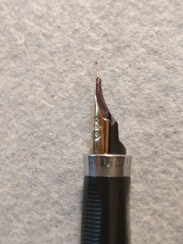 Parker 75 - Vista laterale pennino e alimentatore.jpg (1.26 MiB) Visto 2735 volte Parker 75 - Vista laterale pennino e alimentatore