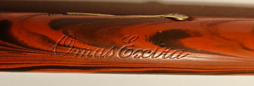 Omas_Stilofoto_Ebanite_fiammata_dett_logo.jpg (637.48 KiB) Visto 5221 volte Omas stiloforo ebanite fiammata logo Omas