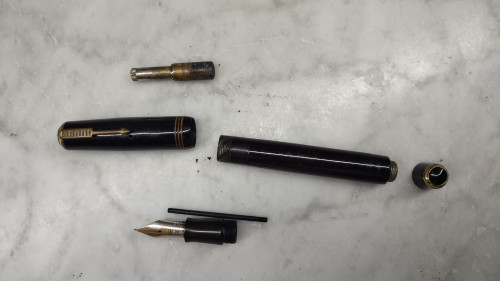 IMG_20251027_173656396.jpg (1.76 MiB) Visto 1407 volte Tutti i pezzi della penna