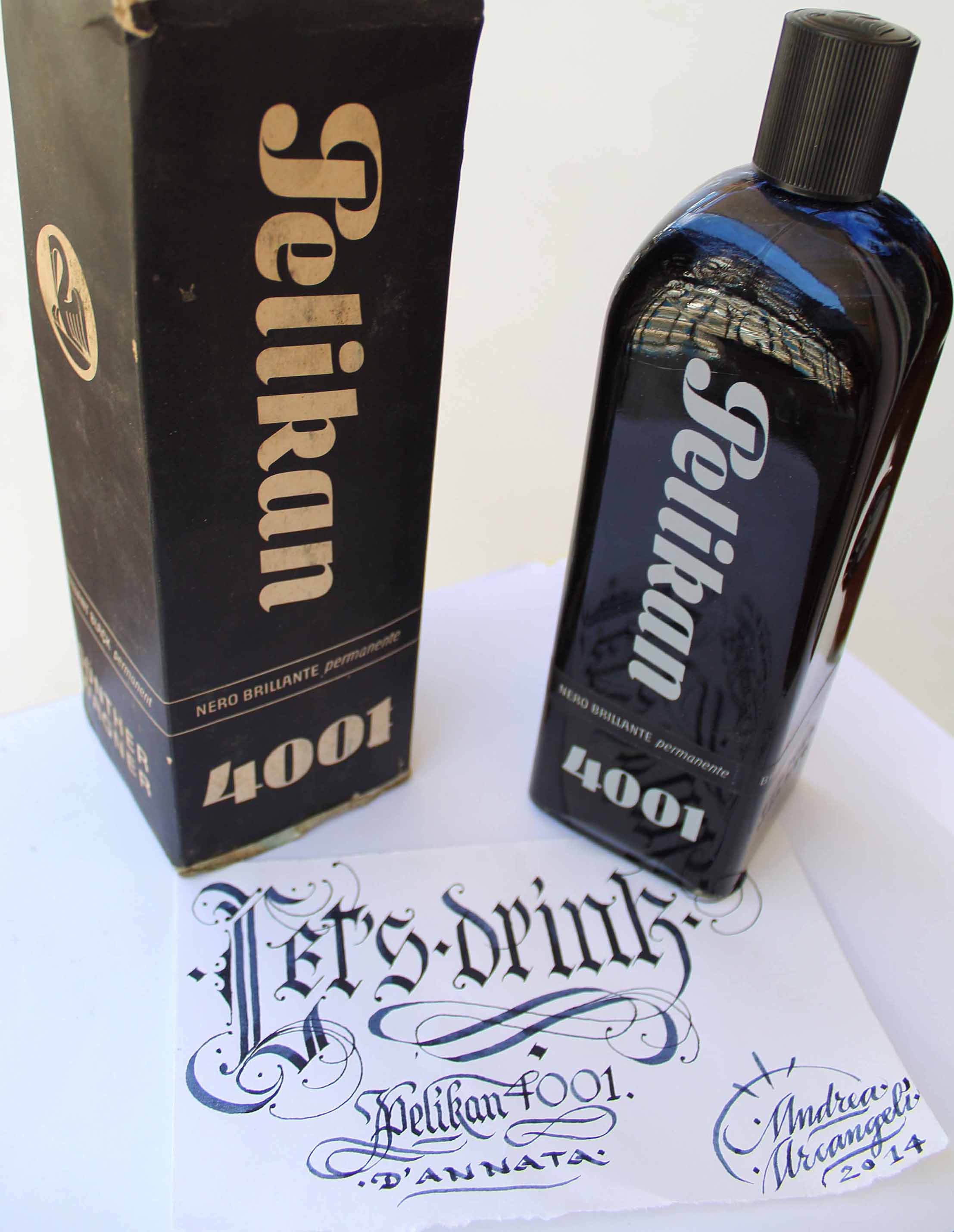 un litro di 4001 con sotto della calligrafia gotica e umanistica con parallel pen (3.8mm) e lamy (1.9mm)