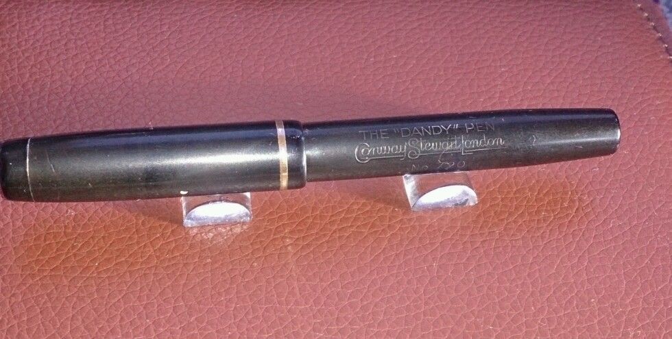 Questa è la penna che mi è arrivata,a cui bisogna cambiare il sacco, ma ha un bel pennino in oro ed è inottime condizioni.