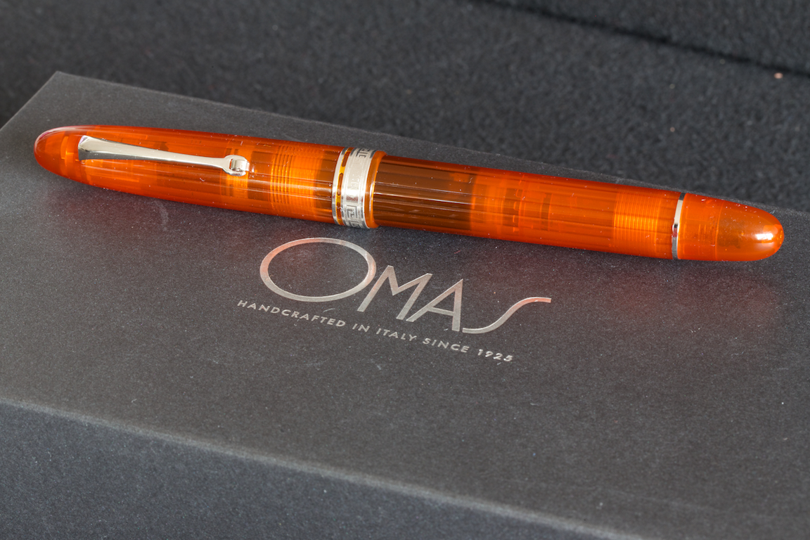 Omas vintage Alba Orange, pennino extraflessibile F, pare di scrivere sul velluto...