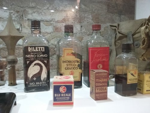 20150903_204526.jpg (1.53 MiB) Visto 1721 volte Una vista diversa degli inchiostri esposti al MuSa