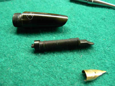 fig.8 - sezione alimentatore e pennino