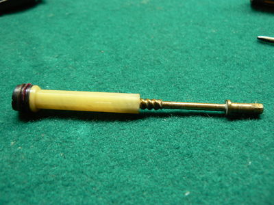 fig.21 - pistone con gruppo guarnizioni e madrevite