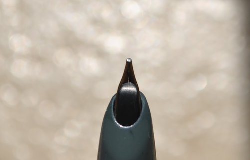 DSC_0233.JPG (185.93 KiB) Visto 3777 volte Pennino parker 51 M, originariamente tondo è diventato piatto con l'utilizzo.