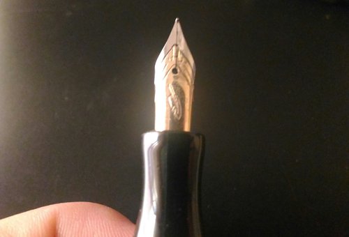 Dettaglio Pennino fronte 2.jpg (1.08 MiB) Visto 1158 volte Dettaglio del pennino, con una piuma incisa