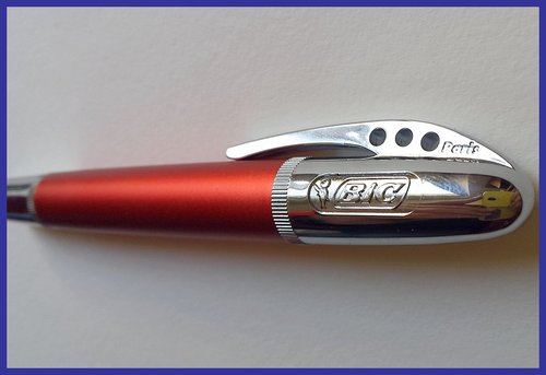 02.jpg (90.11 KiB) Visto 3798 volte fusto rosso metallizzato ma sono disponibili anche altri colori