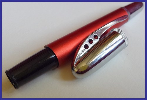 07.jpg (107.19 KiB) Visto 3798 volte la penna col pennino a scomparsa