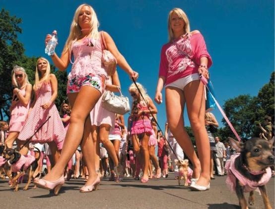 go-blonde-parade-in-lettonia.jpg