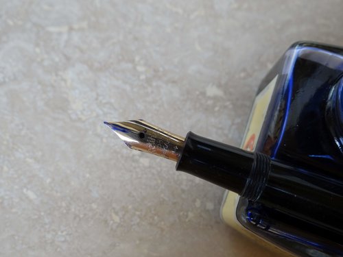 Pennino.jpg (605.35 KiB) Visto 3376 volte Particolare del pennino in oro 14 carati, vecchio modello