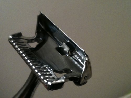 photo8.JPG (825.44 KiB) Visto 4380 volte Ever Ready Art Deco (particolare della testina aperta)