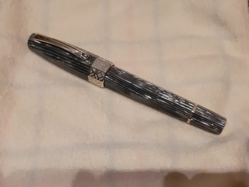 Montegrappa Extra 1930, celluloide arco &quot;<br />linee brillanti&quot;