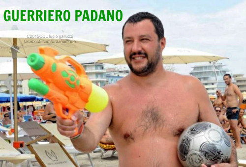 4d423-salvini2bpistola.jpg