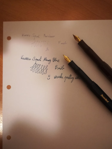 Kaweco Sport F in alto, pennino B in basso