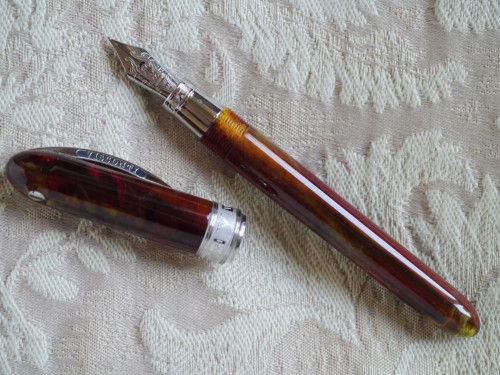 P1170122-3 Visconti Van Gogh red (sandal wood).jpg