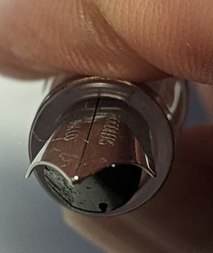 PXL_20201013_180920014.PORTRAIT-01.COVER.jpg (1.97 MiB) Visto 1235 volte L'unghia nera è lo spazio vuoto