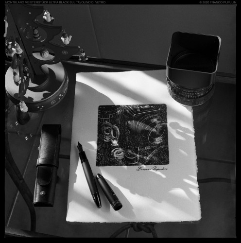 Meisterstück Ultra Black sul tavolino di vetro (A1).jpg
