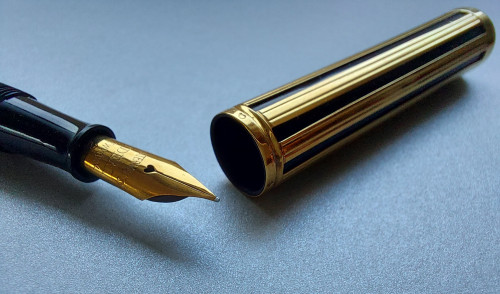 44. W552. Nib and cap.jpg