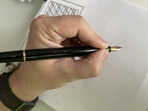 9AC5B5AB-09A2-4161-A94A-F16F4DE8DBC2.jpeg (58.74 KiB) Visto 854 volte Impugnatura con iperestensione del pollice (da evitare)