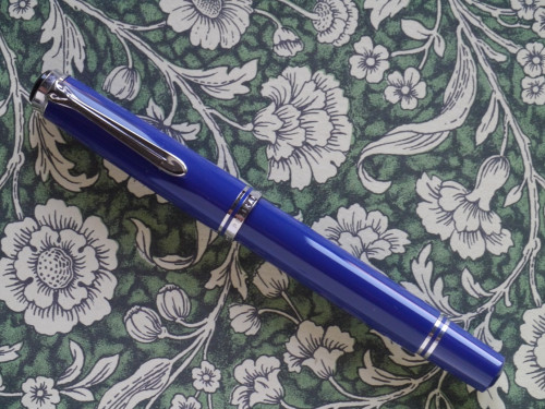 P1190107-3 Pelikan M605 solid blue.jpg