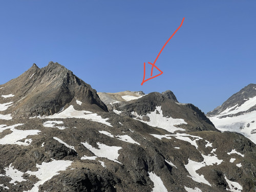 9809D28D-57B1-4337-94D1-09E4F0D38663.jpeg (1.1 MiB) Visto 988 volte Le Guglie Bianche, formazione calcarea unica a quasi 3000m di quota