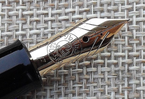 Pelikan M400 - nib (2).JPG