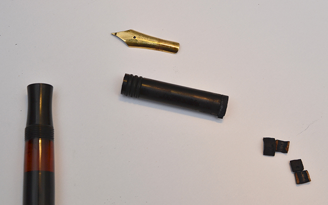 pistone smontato  O ring al posto  della guanizione sughero rotta.jpg