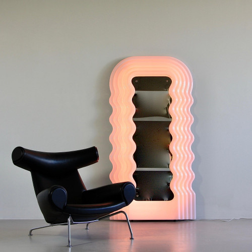 ultrafragola-mirror-with-wiggly-pink-frame-by-ettore-sottsass-most-famous-mirror-postmodern-iconic-design-object-genuine-for-sale-online-coolest-selfie-mirror.jpg