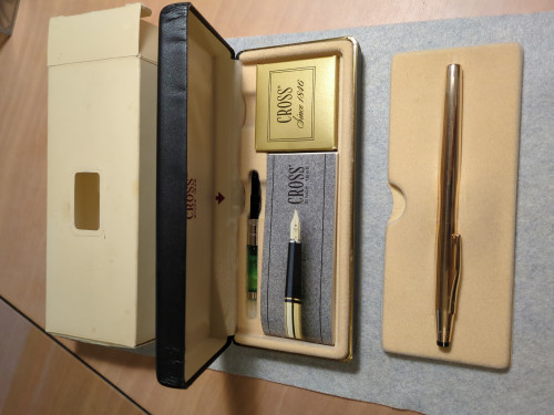 IMG_20241114_203548_231.jpg (5.94 MiB) Visto 8567 volte Cross Century 14K F Gold Plated - Confezione originale, completa di converter, cartucce inchiostro blu, manuale