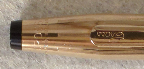 IMG_20241114_203914_230.jpg (692.13 KiB) Visto 8567 volte Cross Century 14K F Gold Plated - Cappuccio con incisione "CROSS MADE IN IRELAND" e incisione "Cross" sul fermaglio