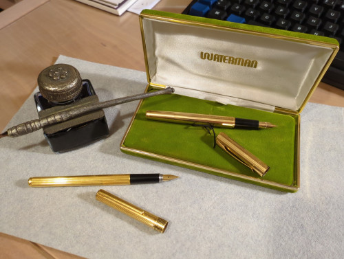 Waterman_Facette-Aurora_MarcoPolo_GoldMillerighe-Calamaio-70_Pelican_WGermany.jpg