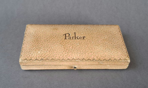 57. VEST-PARKER B&B SET BOX. closed.jpg