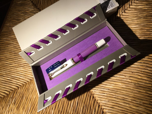 Pelikan Souverän M600 bianco-viola