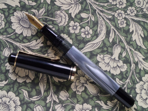 P1190257-3 Pelikan M200 old style grey marbled.jpg