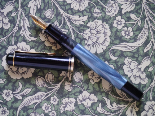 P1180800-3 Pelikan M200 blue marbled old style.jpg