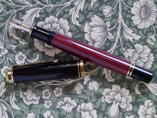 P1180474-3 Pelikan M600 red striped.jpg