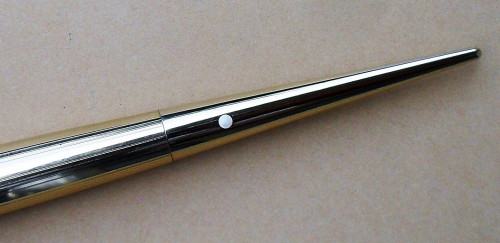 Il famoso &quot;White Dot&quot; di Sheaffer adorna le code dei due stilofori